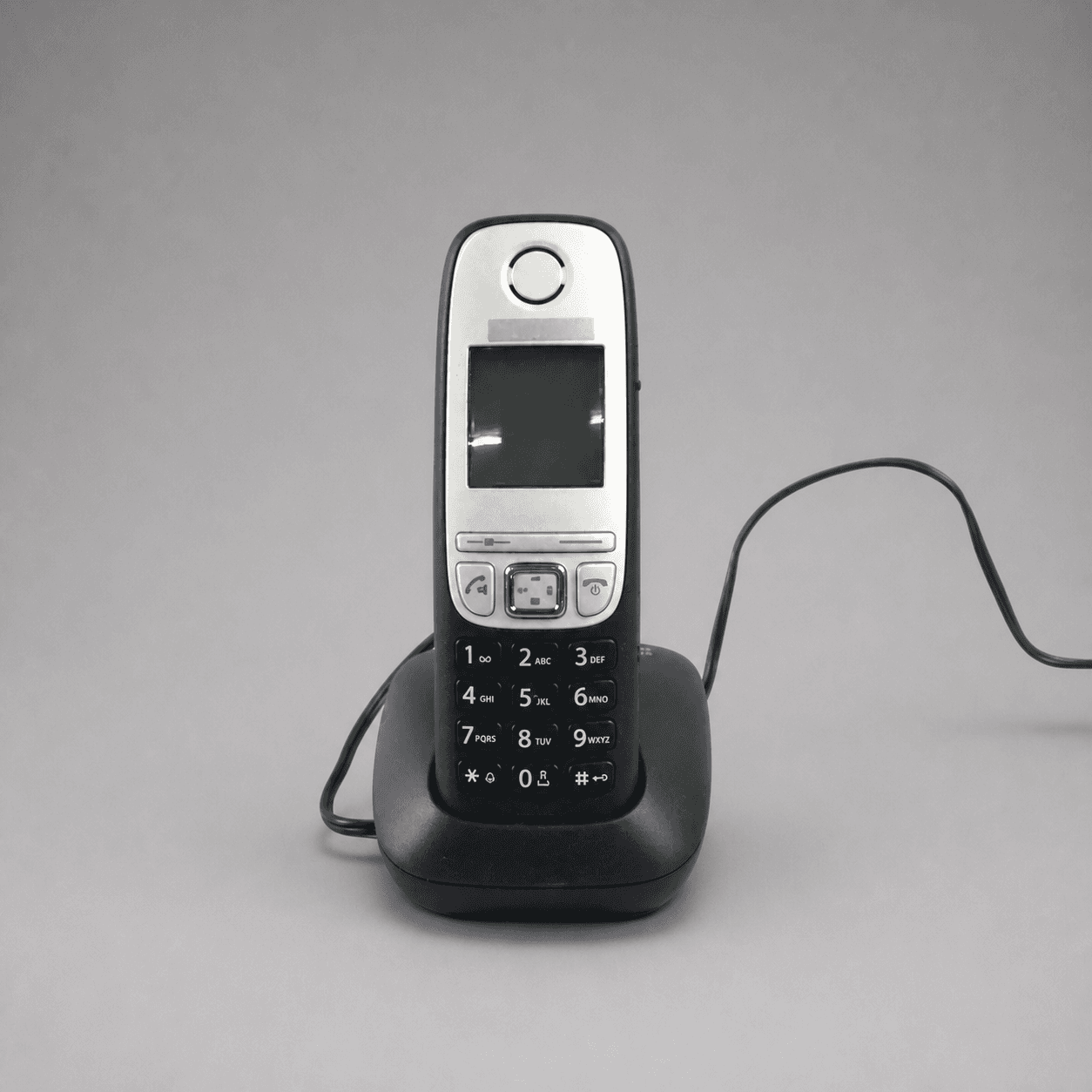 Bílý bezdrátový telefon s kabelem — Fotografie 1