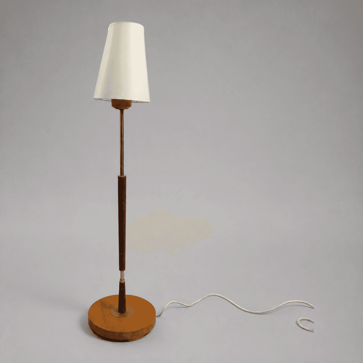 Bílá stojací lampa s dřevěnými prvky — Fotografie 1