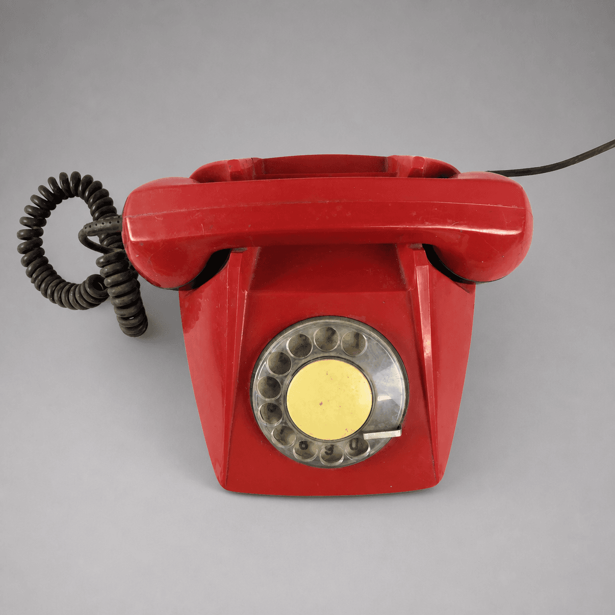 Rotes Telefon mit Wählscheibe — Foto 1