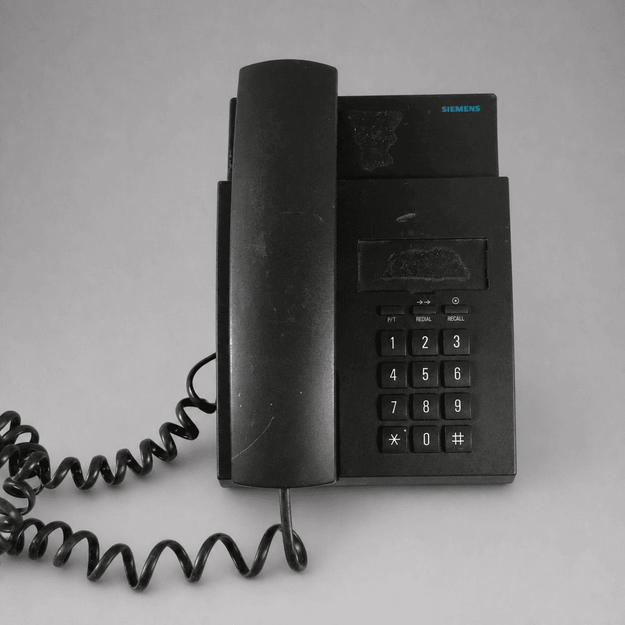 Černý telefon Siemens s displejem — Fotografie 1