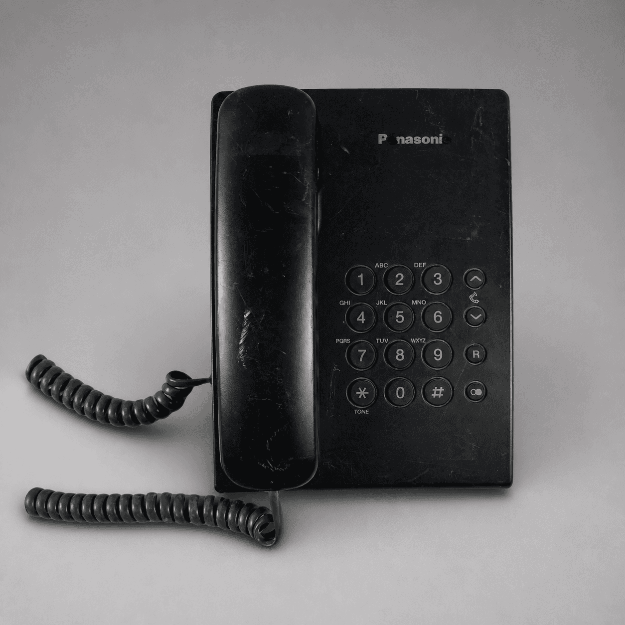 Černý telefon Panasonic s číslem 3554 — Fotografie 1
