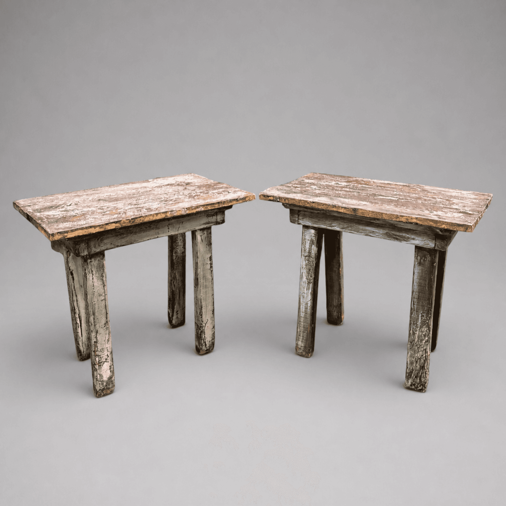 Pair of rustic wooden stools — Photo 1
