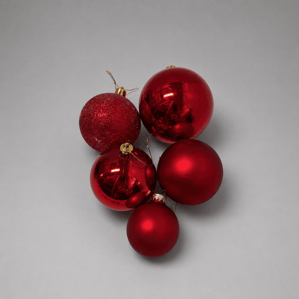 Red Christmas baubles — Photo 1