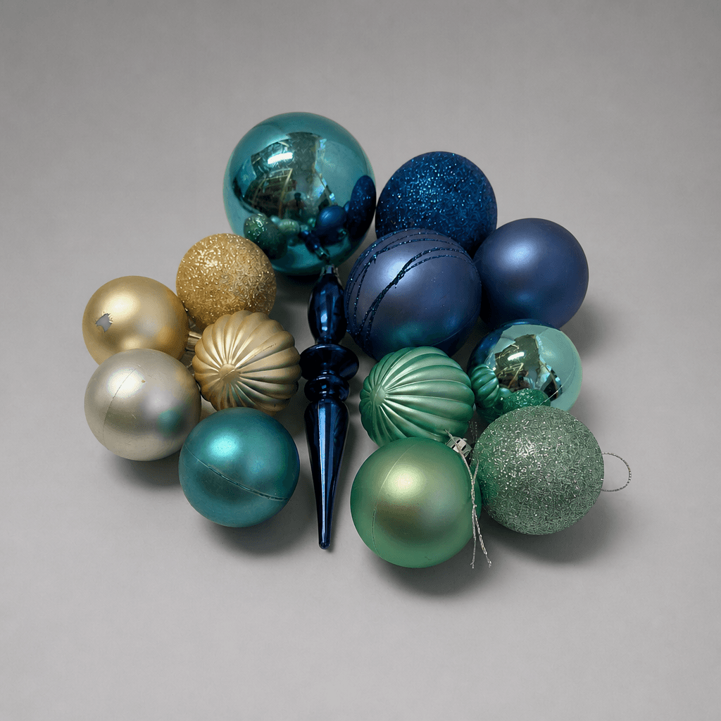 Blue-green Christmas ornaments — Photo 1