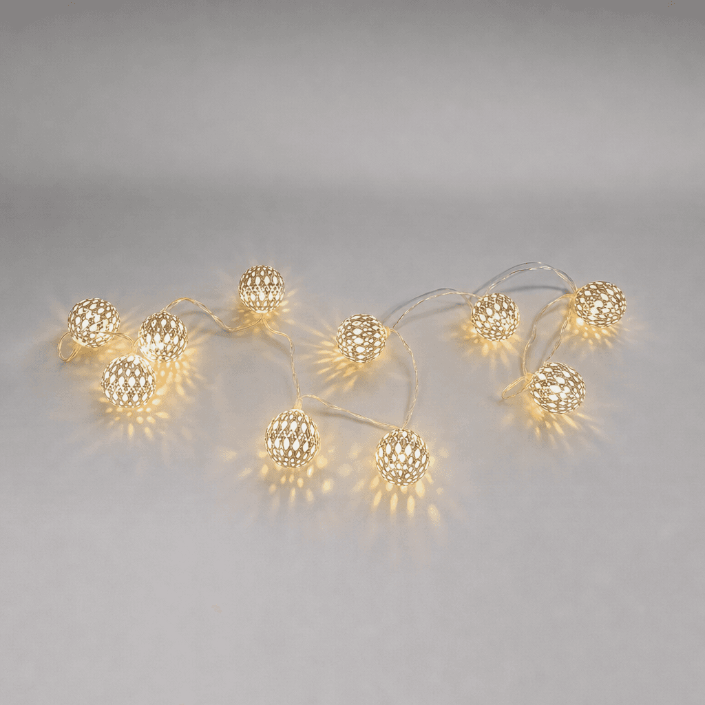 String lights with metal spheres — Photo 1