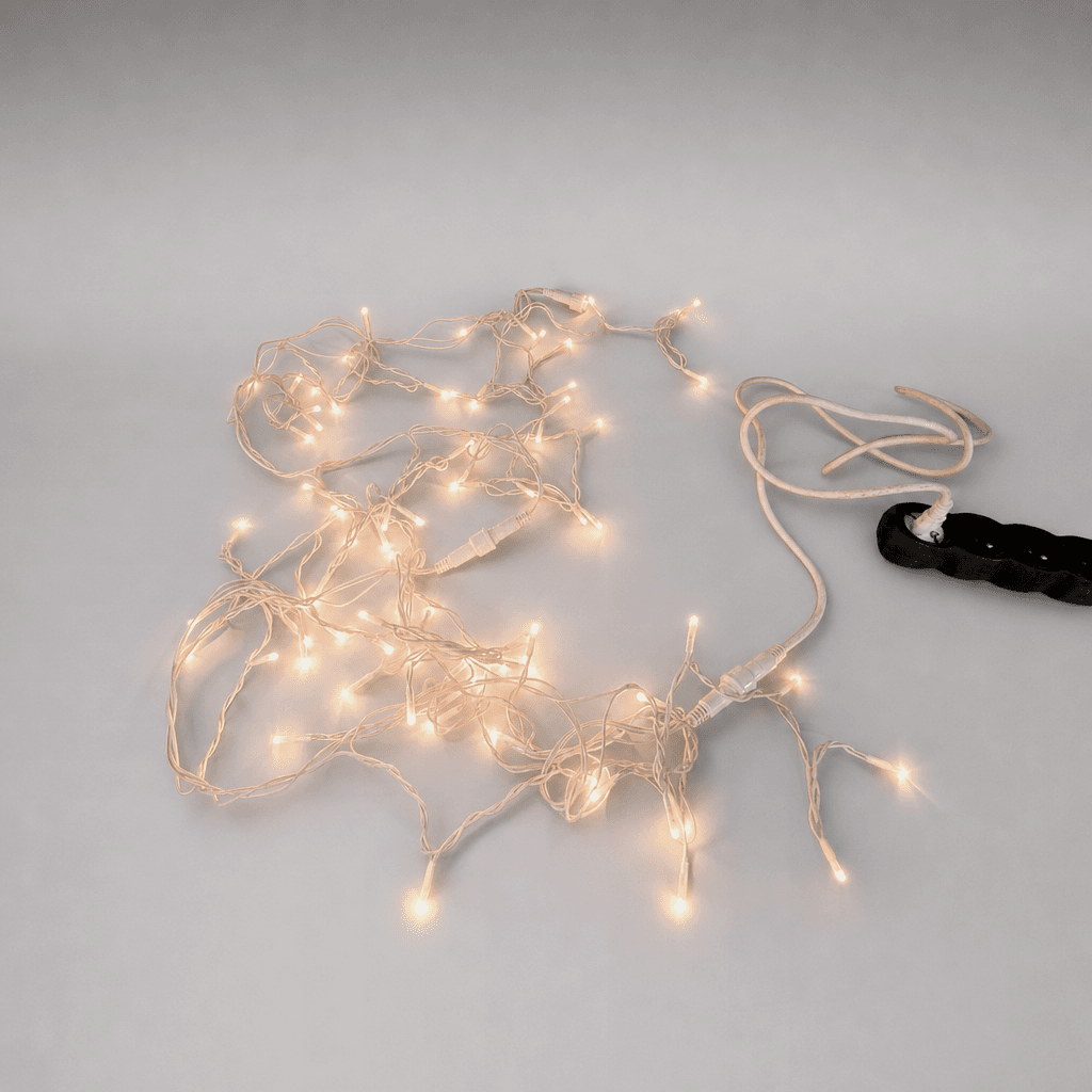 String lights with white cable — Photo 1