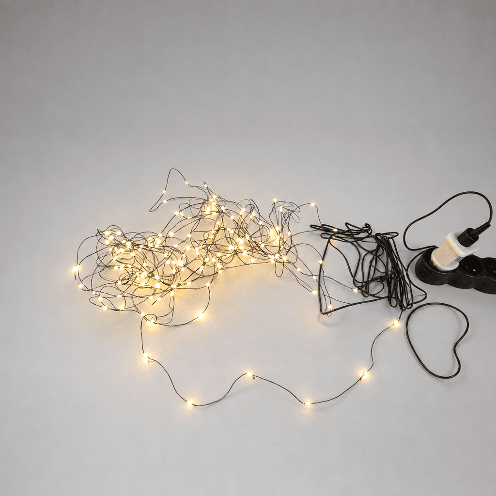 String lights with warm light — Photo 1