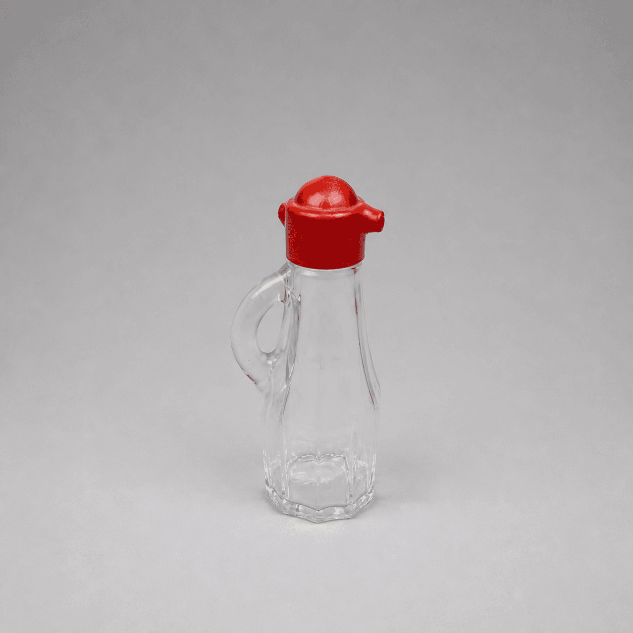 Glasfläschchen mit rotem Verschluss · Felix Prop Rentals