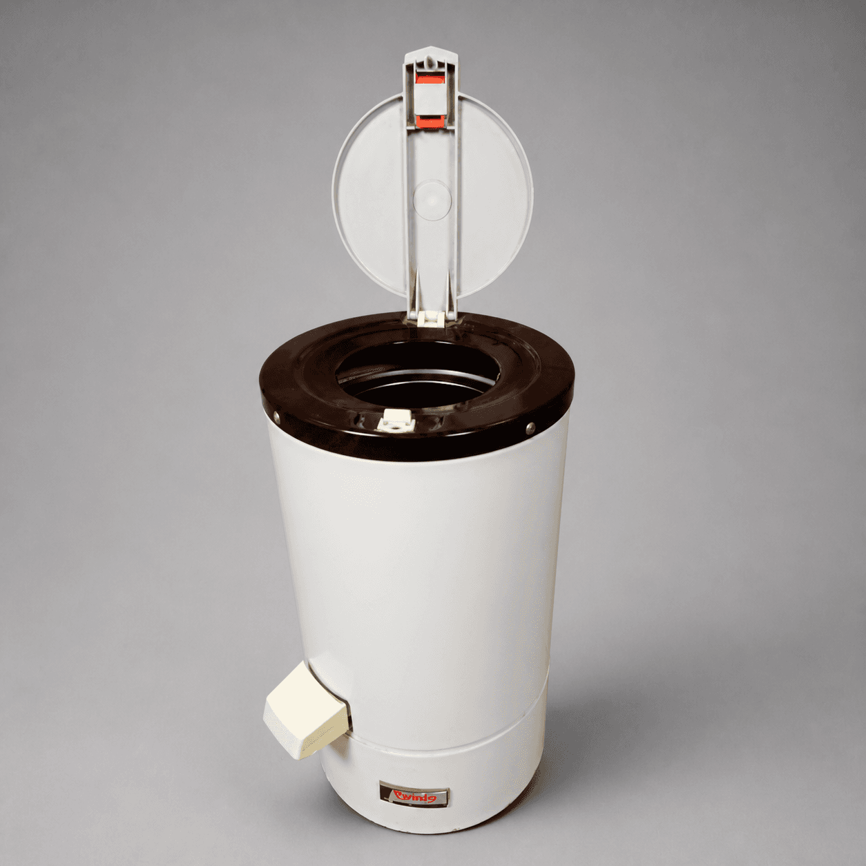 White cylindrical container with cable — Photo 1