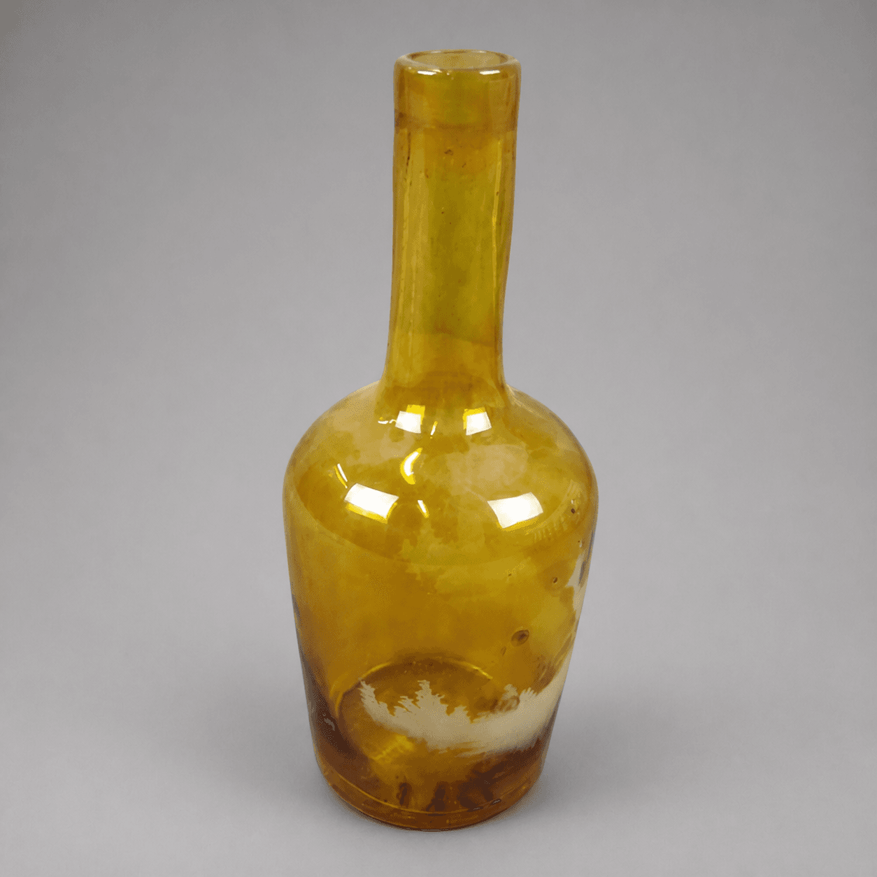 Amber glass vase with a narrow neck — Photo 1