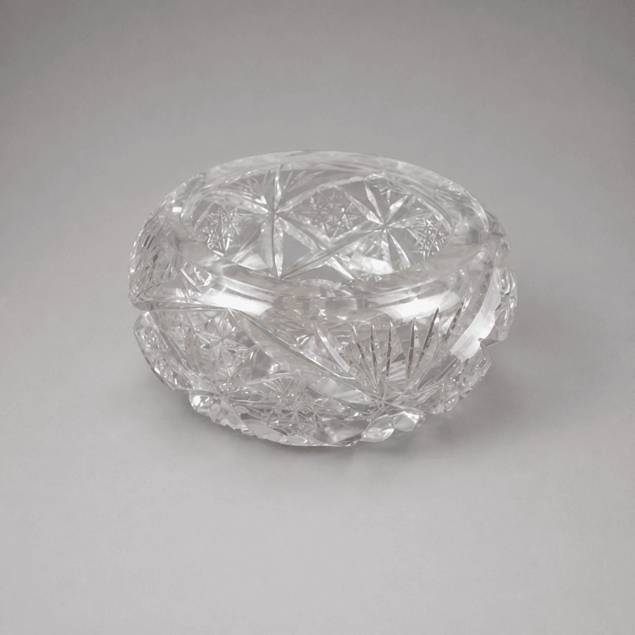 Kleine geschliffene Glasschale — Foto 1