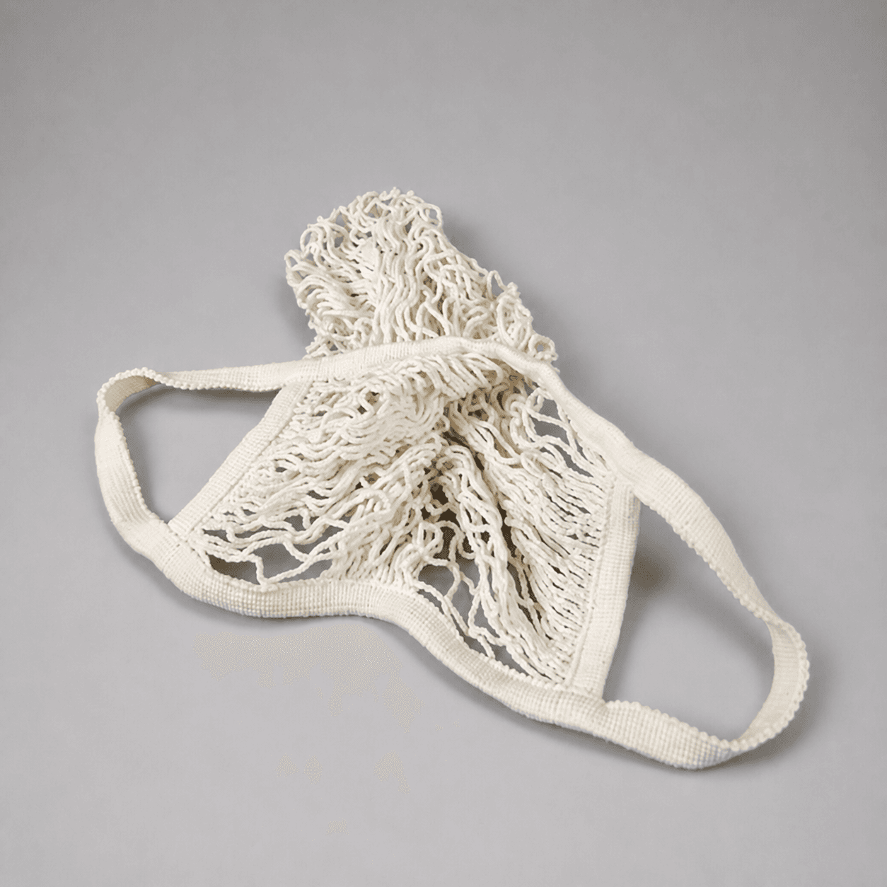 White mesh mask — Photo 1