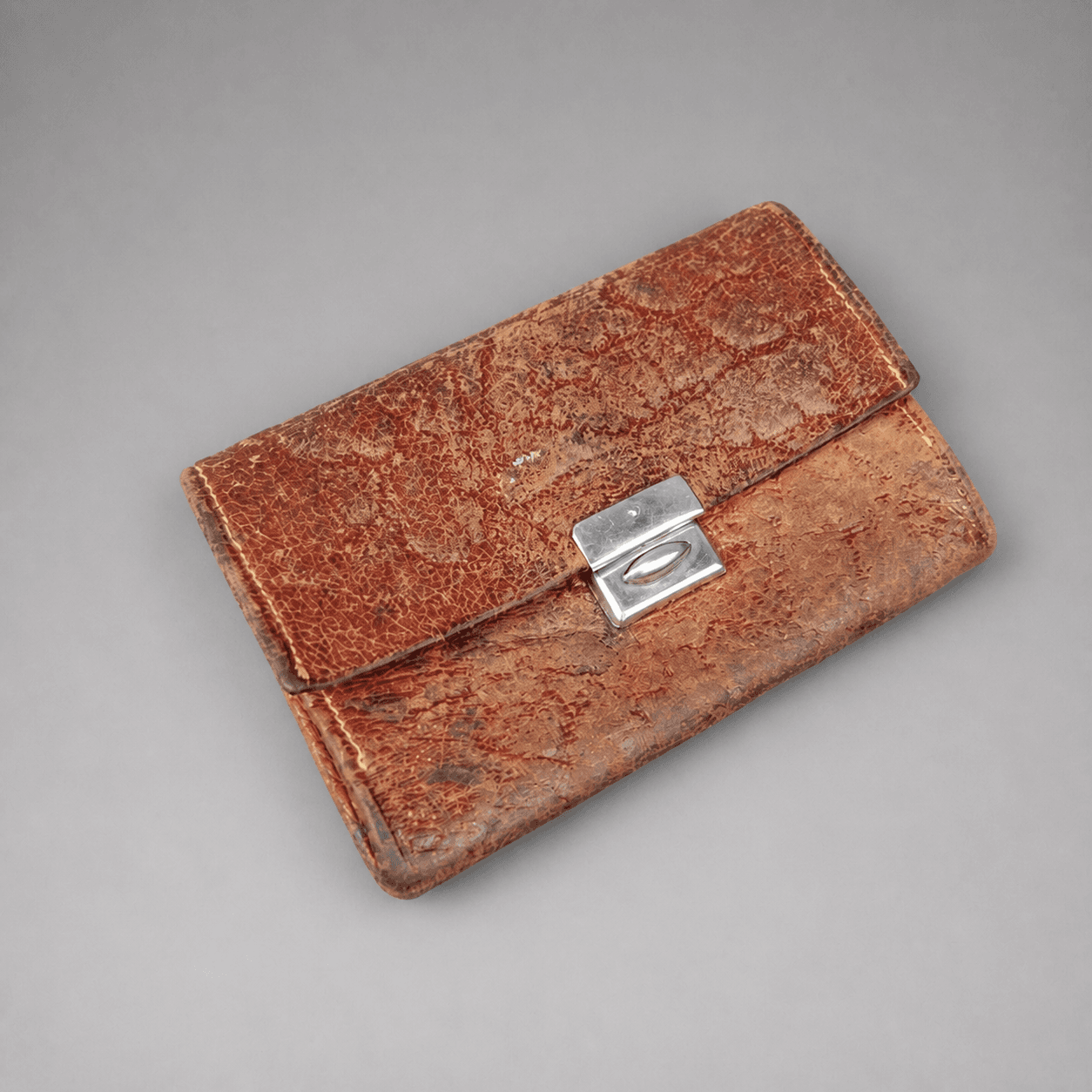 Braunes Portemonnaie mit Metallverschluss — Foto 1