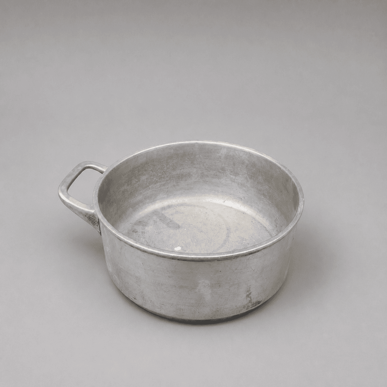 Aluminiumtopf mit einem Henkel — Foto 1