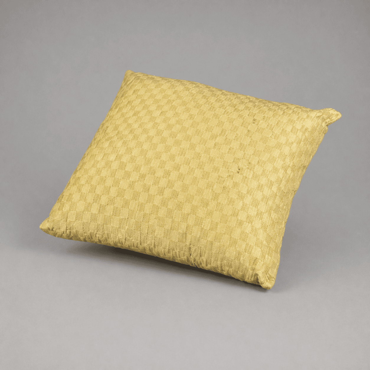 Beige checked cushion — Photo 1