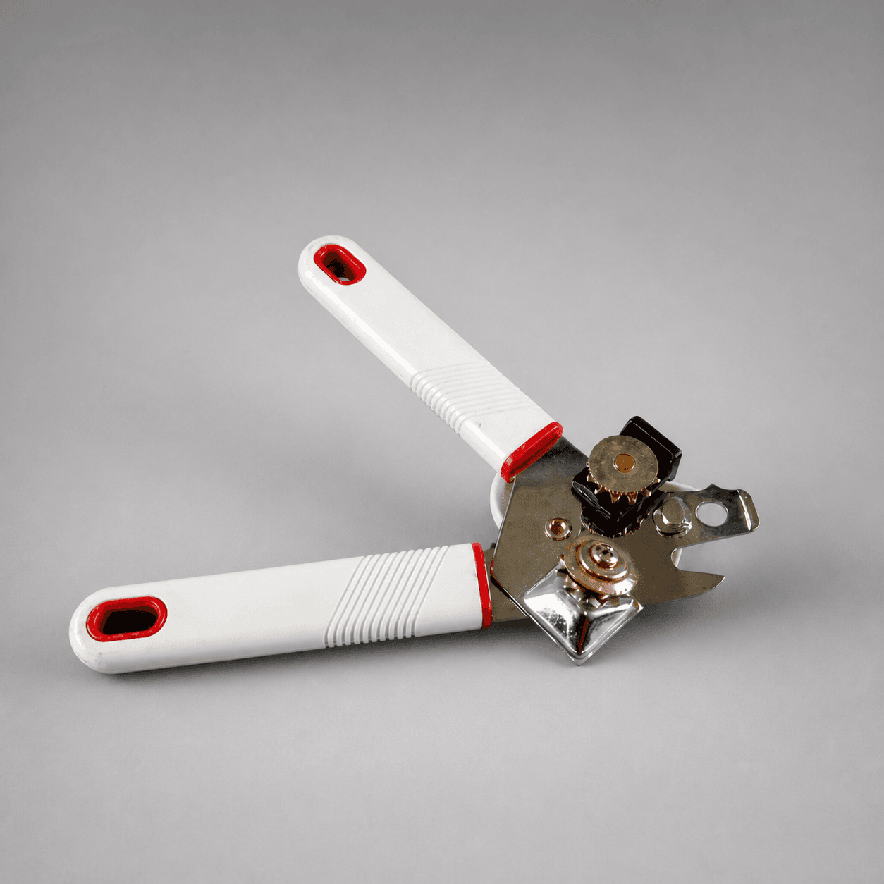 Manual can opener — Photo 1