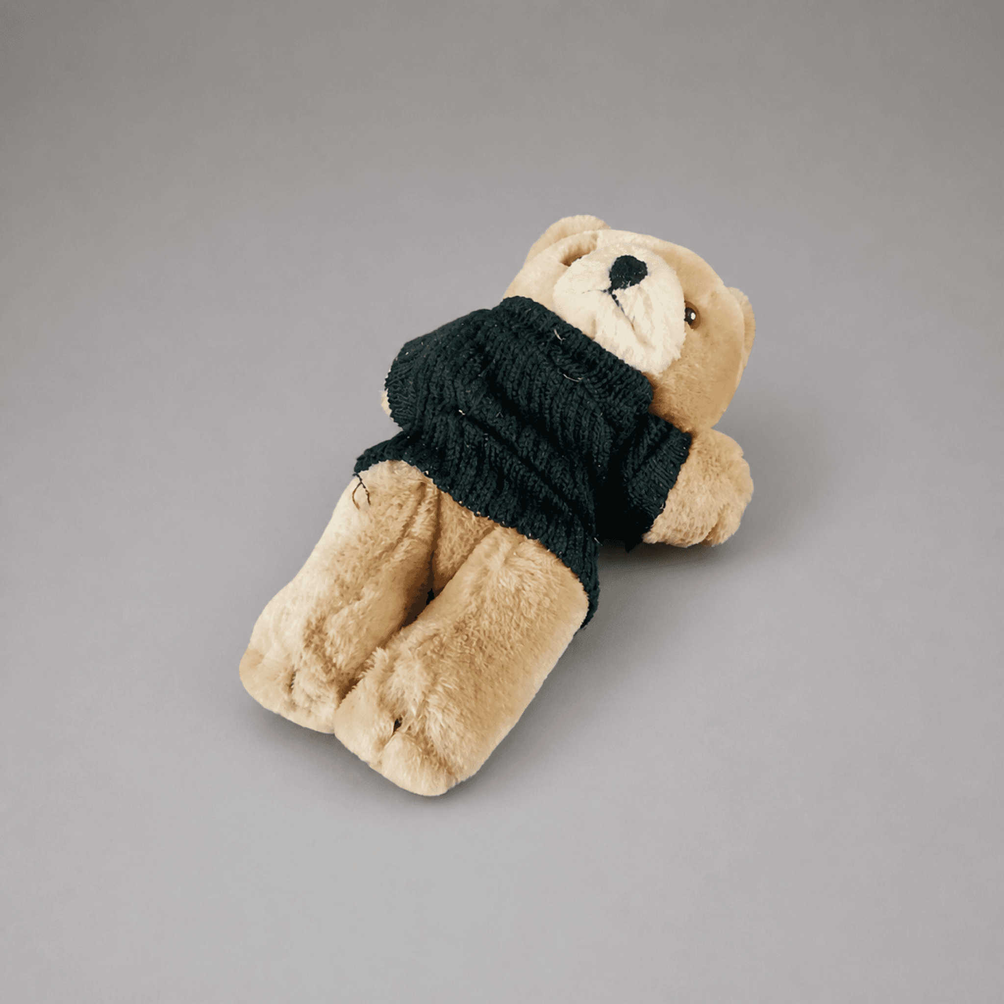 Teddybär mit dunklem Schal — Foto 1
