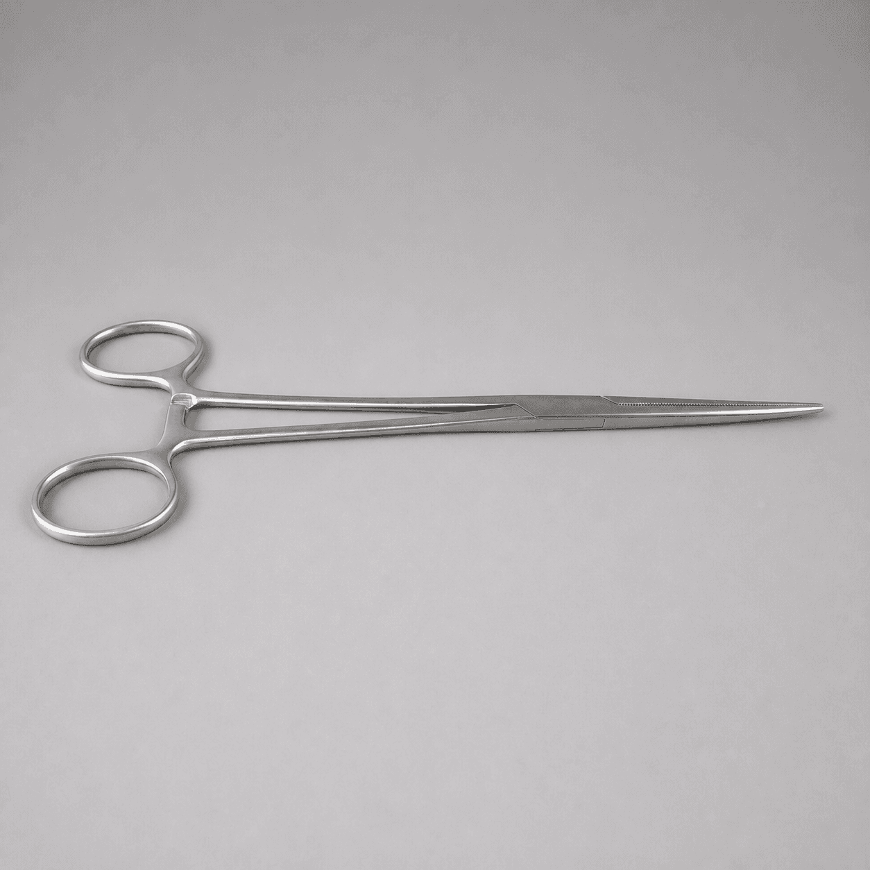 Metallene chirurgische Zange mit gezahnten Backen — Foto 1