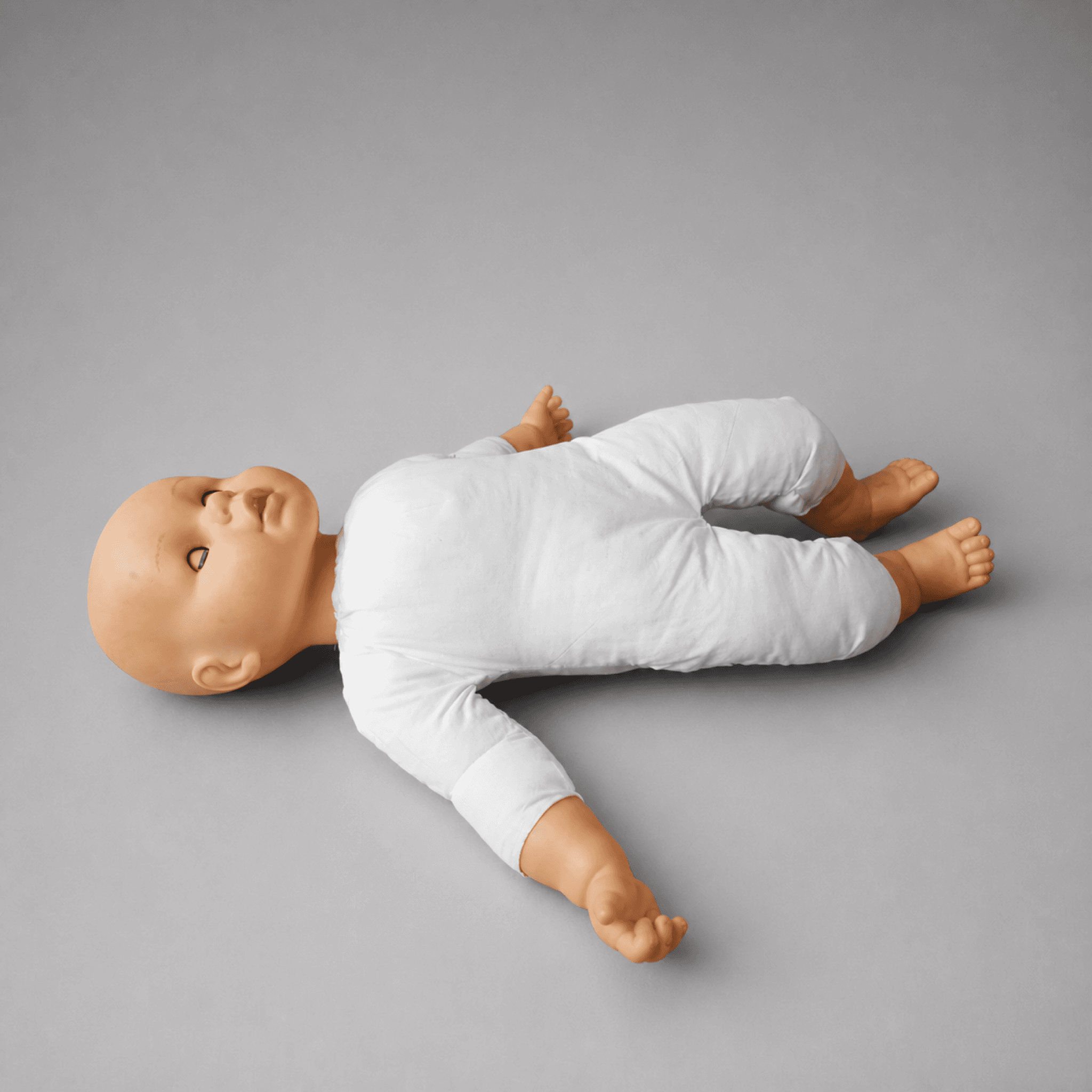 Doll in white clothing — Photo 1