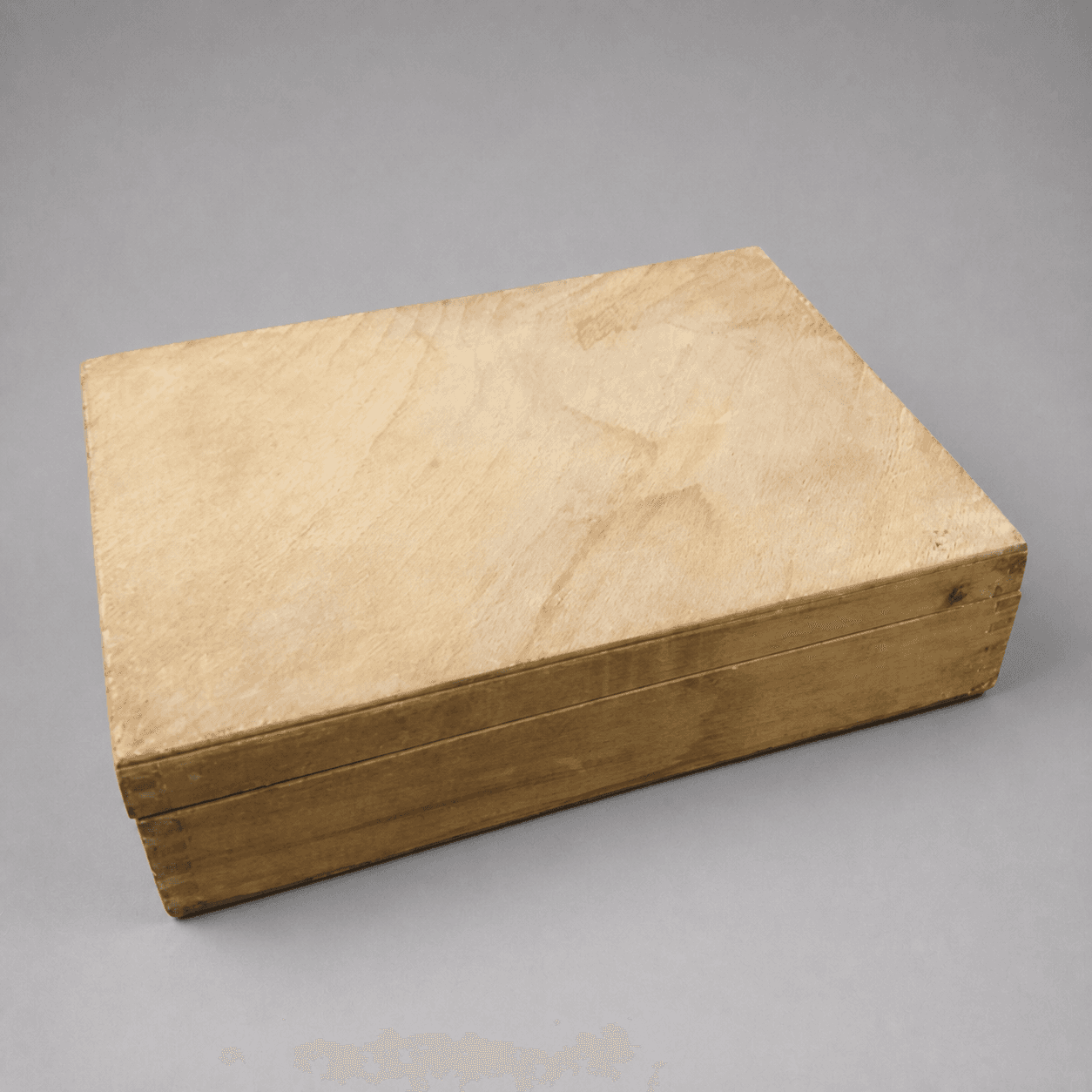 Holzkassette mit ausgeprägter Maserung — Foto 1