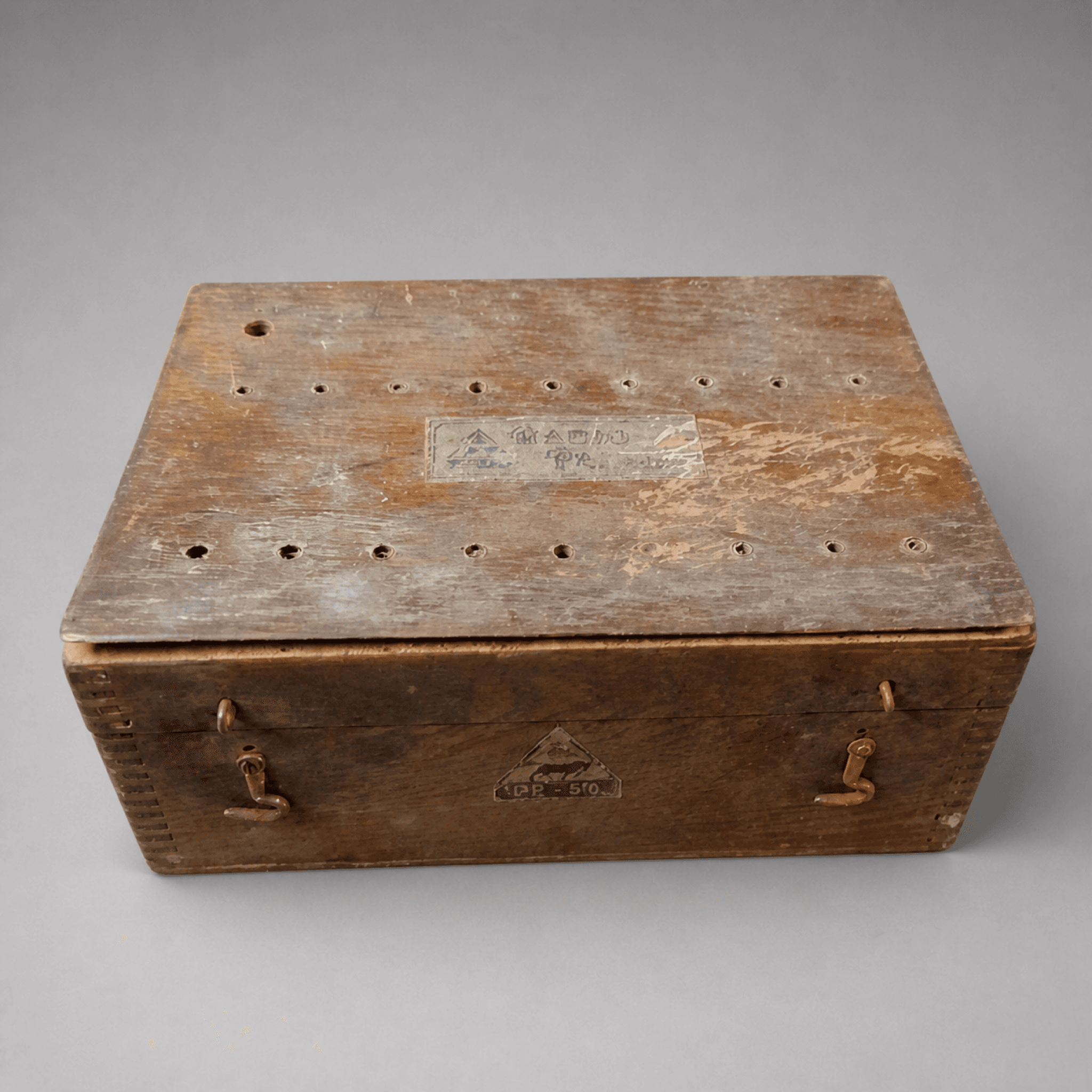 Large wooden crate with handles — Photo 1