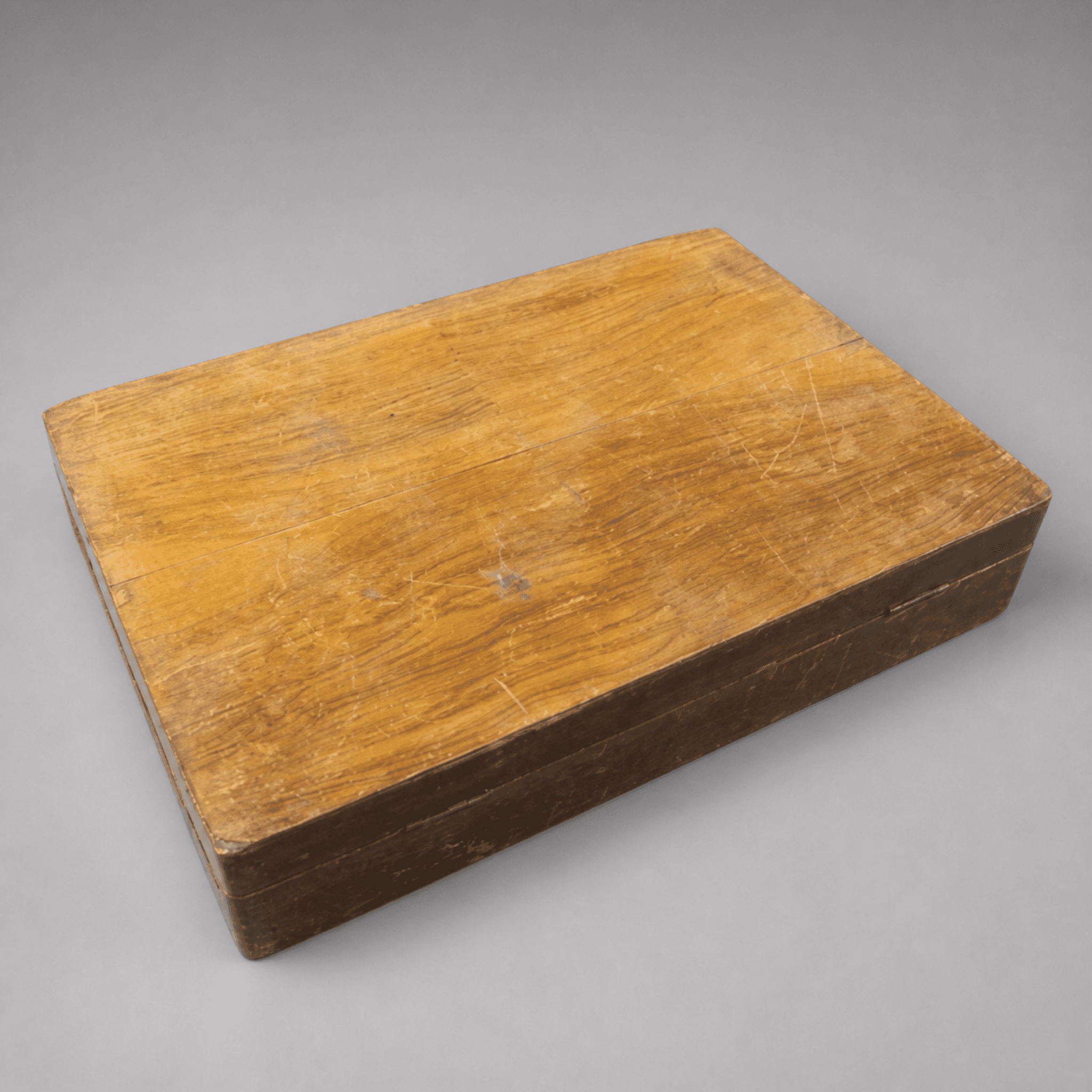 Niedriger Holzkasten mit Deckel — Foto 1