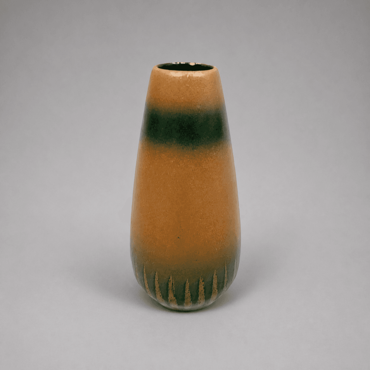 Braun-grüne Keramikvase — Foto 1