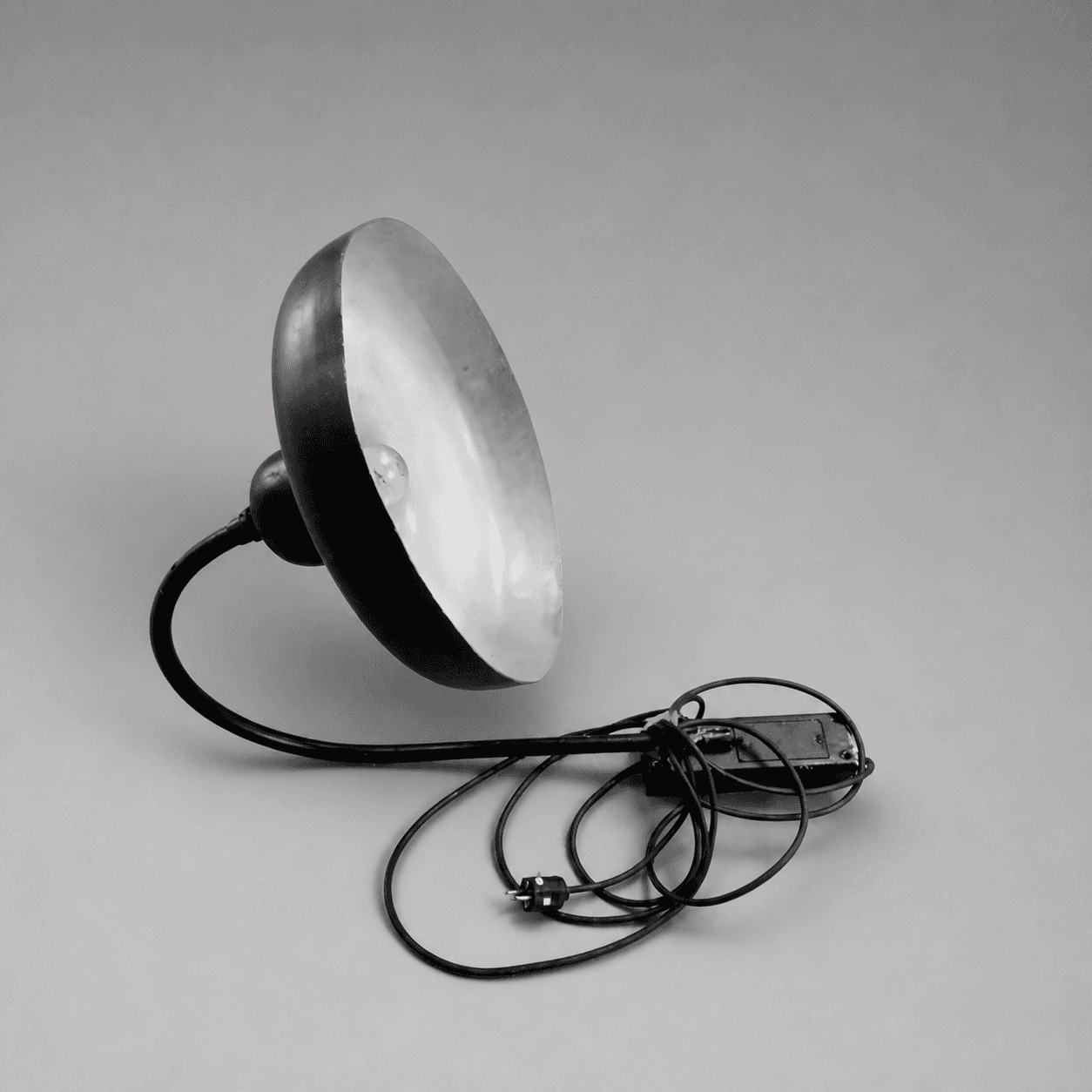 Black Spotlight with Round Shade — Photo 1