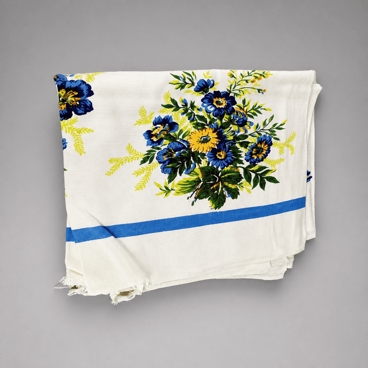 White fabric with blue stripe — Photo 1