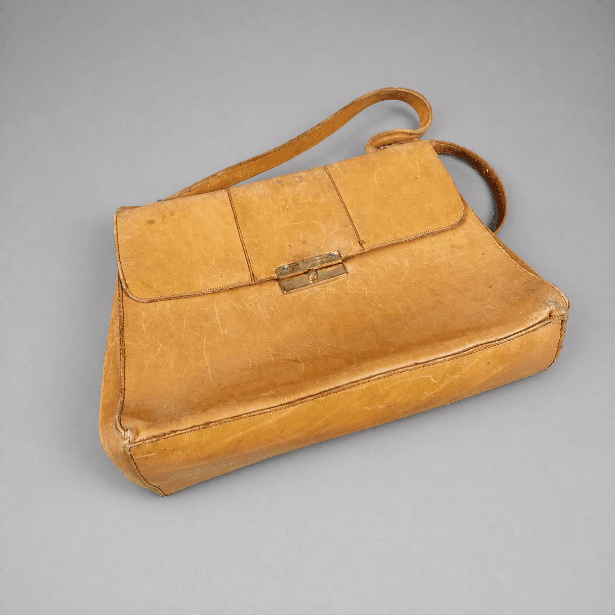 Ochre leather briefcase — Photo 1