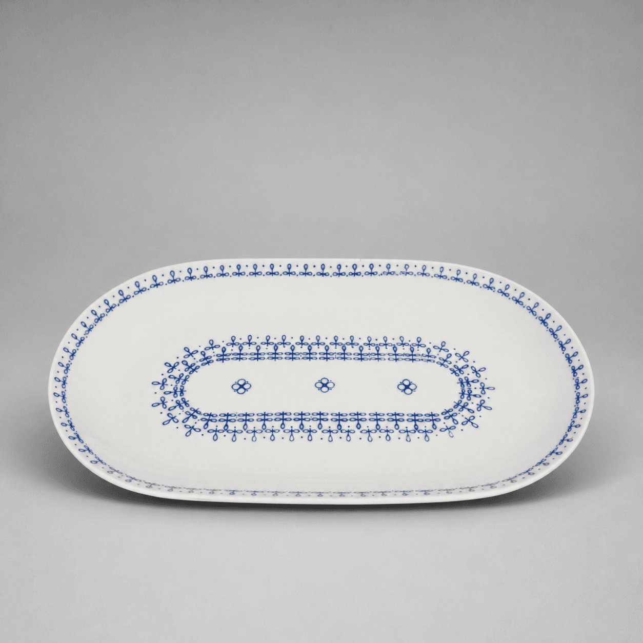 White Oval Tray with Blue Decoration — Photo 1
