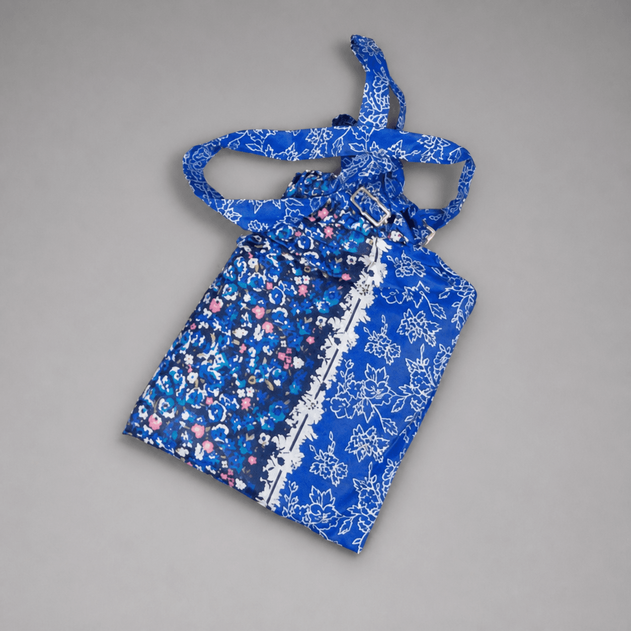 Blaues Blumenkleid — Foto 1