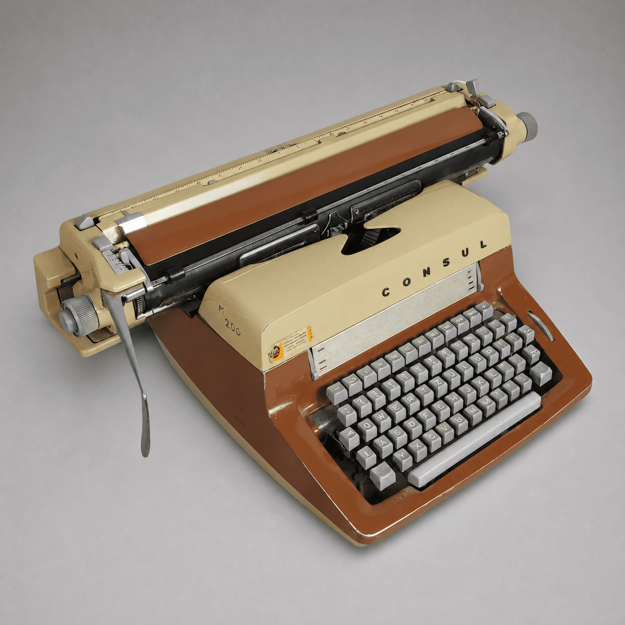 Braun-beige Consul-Schreibmaschine — Foto 1