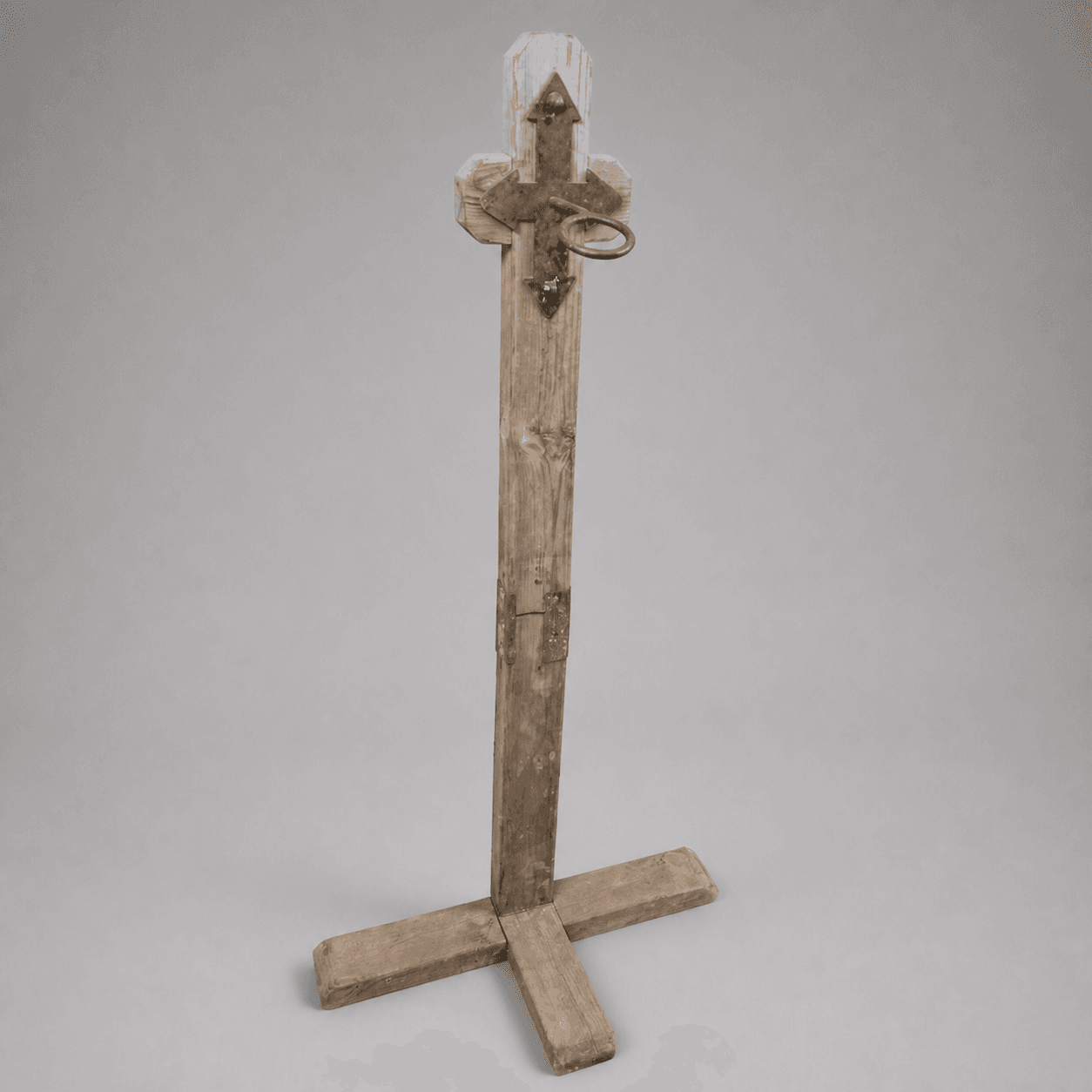 Wooden standing rack with metal hook — Photo 1