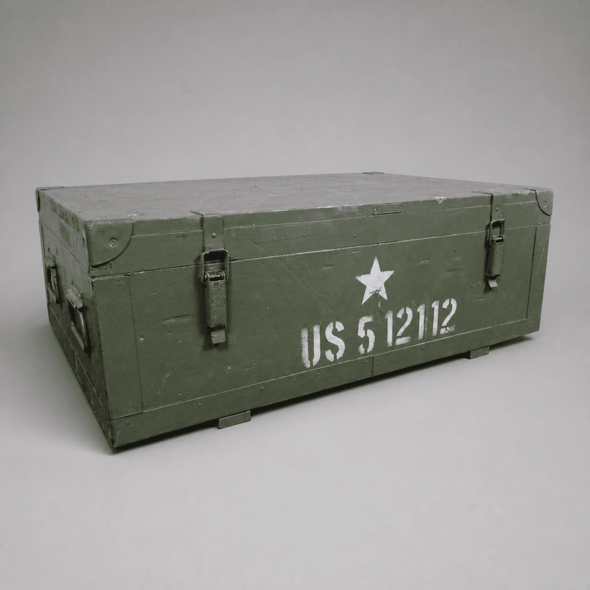 Olive-green wooden crate with star — Photo 1